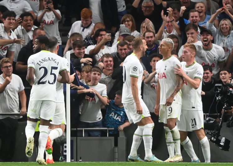 London (United Kingdom), 07/09/2022.- Tottenham's Richarlison celebrates with teammates after scoring the 1-0 during the UEFA Champions League group D soccer match between Tottenham Hotspur and Olympique Marseille in London, Britain, 07 September 2022. (Liga de Campeones, Reino Unido, Londres, Marsella) EFE/EPA/Neil Hall
