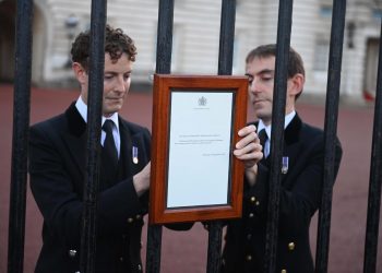 Estas son las reacciones de políticos y artistas tras la muerte de la Reina Isabel ll