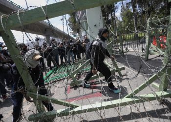 Este fue el número de policías lesionados tras protesta de normalistas en Campo militar