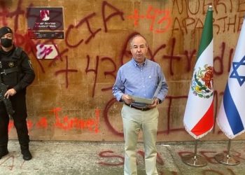 Esto dijo el embajador de Israel en México tras la agresión a la sede diplomática por parte de normalistas