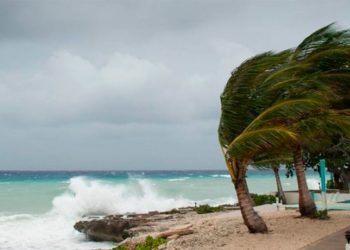 Lester toca tierra en Guerrero como depresión tropical