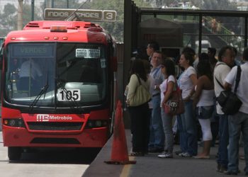 Anuncian retrasos en estación terminal del Metrobús