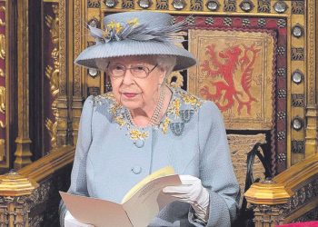 La Reina Isabel II se encuentra bajo supervisión médica