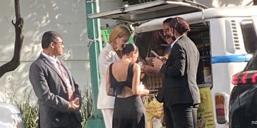 Captan a Nicole Kidman comprando en vía pública en la CDMX
