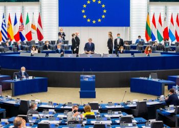 Parlamento Europeo guarda un minuto de silencio en memoria de Isabel II