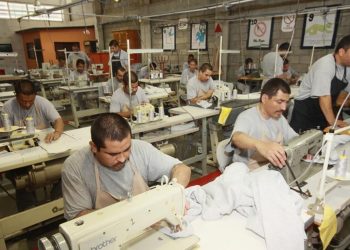 ¿En qué consiste el Manual del programa de actividades de utilidad pública De Vuelta a la Comunidad presentado por la ONUDC?