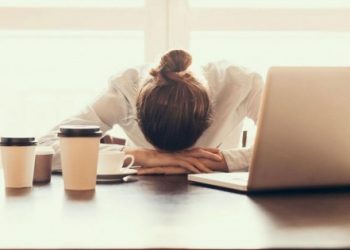 Esto recomienda la OMS para mejorar la salud mental en el trabajo