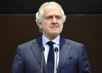 Ningún funcionario puede invadir una competencia reservada al constituyente permanente, asegura Creel