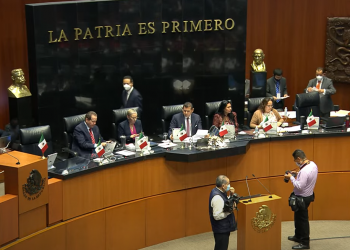 Gana tiempo Morena en el senado, devuelve reforma a comisiones