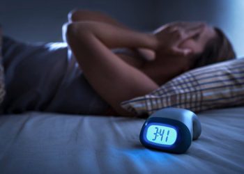 Al adelantar o retrasar el reloj se sufre restricción de sueño: Terán