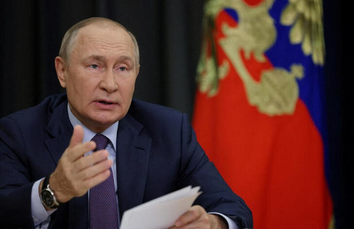 FOTO DE ARCHIVO: El presidente ruso, Vladimir Putin, lidera una reunión a través de un enlace de video en Sochi, Rusia, el 27 de septiembre de 2022. Sputnik/Gavriil Grigorov/Pool vía REUTERS ATENCIÓN EDITORES: ESTA IMAGEN FUE PROPORCIONADA POR UN TERCERO