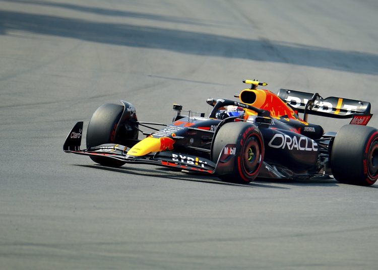 Sergio Perez of Mexico (N-11) Oracle Red Bull Racing RB18 during Race to the Formula 1 Grand Prix of Mexico 2022, at Autodromo Hermanos Rodriguez, on October 30, 2022.



Sergio Perez de Mexico (N-11) Oracle Red Bull Racing RB18 durante la Carrera al Gran Premio de Formula 1 de Mexico 2022, en el Autodromo Hermanos Rodriguez, el 30 de octubre de 2022.