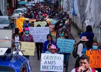 Por esta razón cientos de maestros marchan en Chiapas