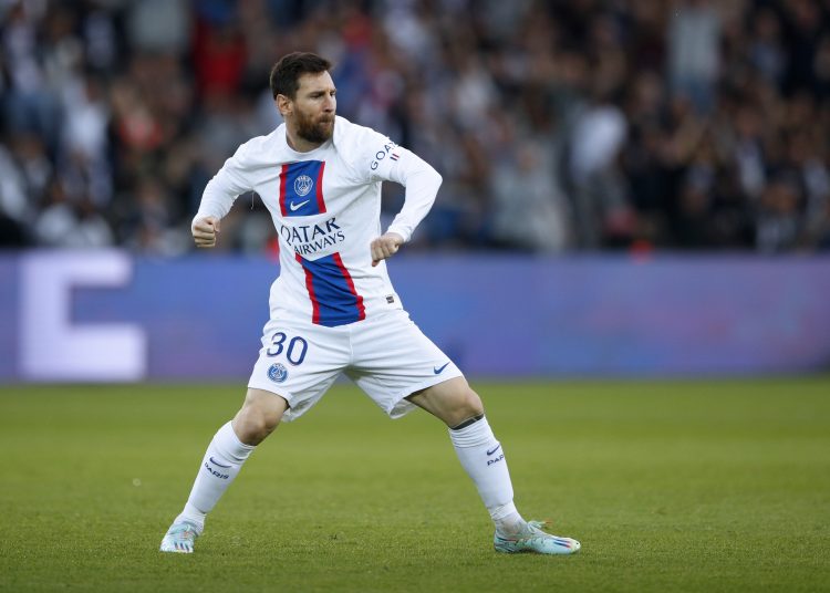 Paris (France), 29/10/2022.- Paris Saint Germain's Lionel Messi celebrates scoring the 2-2 goal during the French Ligue 1 soccer match between PSG and Troyes, in Paris, France, 29 October 2022. (Francia) EFE/EPA/YOAN VALAT