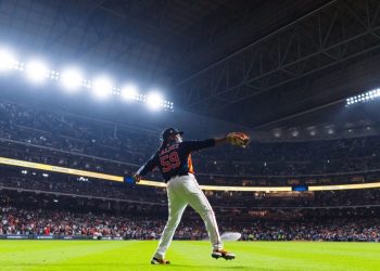 Astros empareja la serie  ante Phillies