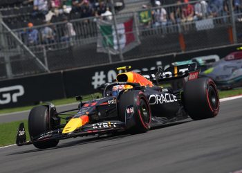 Checo Pérez termina quinto en la tercera práctica libre