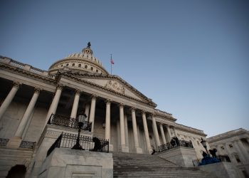 Detienen a personas sospechosas cerca del Capitolio de EU