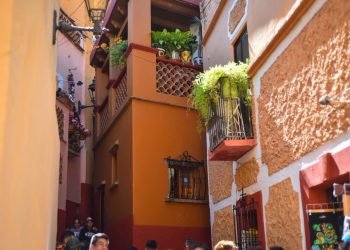 Reabren el callejón del Beso tras conflicto