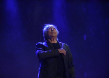 Joan Manuel Serrat se despide con emotivo concierto en el Zócalo capitalino