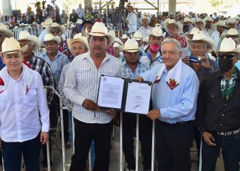 López Obrador firma decreto de restitución de Tierras al Pueblo Yaqui, en Sonora