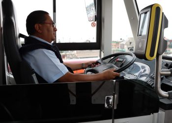 Trolebús elevado inicia operaciones con 30 unidades