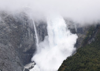 Importante glaciar sufre segundo desprendimiento en pocas semanas