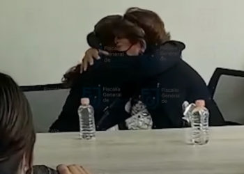 Tras 27 años, madre se reencuentra con su hija perdida en Chapultepec