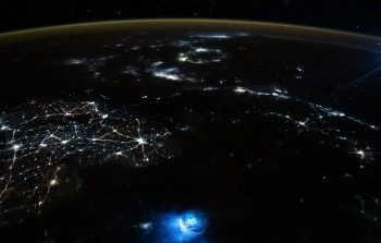 Así se ve un relámpago desde el espacio