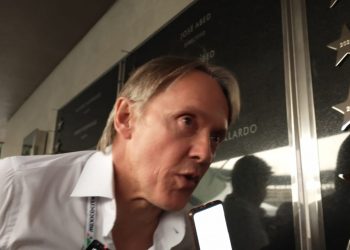 Adrián Fernández, inmortalizado en el Muro de Honor del AHR