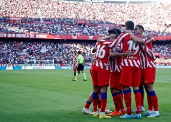 Atlético se mete a puestos europeos a costa del Sevilla