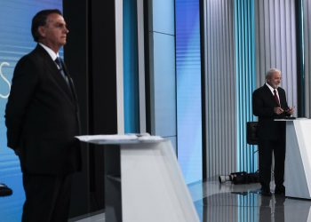 Lula y Bolsonaro cierran sus campañas en estados decisivos