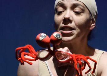 “Cangrejo y yo; monólogo de humor negro, en medio de la inmortalidad del cangrejo y un viaje a las estrellas”