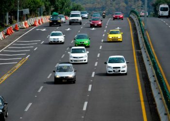 López Obrador destaca inversión en carreteras y autopistas