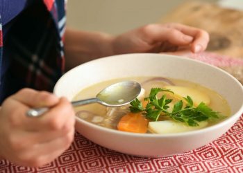 15% de los hogares en Latinoamérica come menos de tres comidas diarias