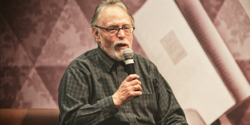 Muere el poeta David Huerta