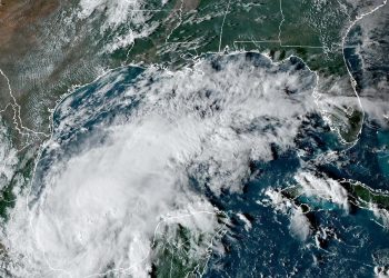 Tormenta tropical Karl acecha a México