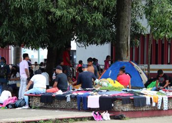 Migrantes saturan estación migratoria de México