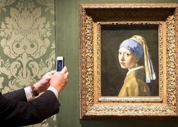 Arrestan a 3 activistas por atacar un cuadro de Vermeer