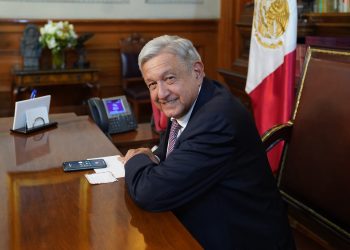López Obrador conversa con Lula da Silva