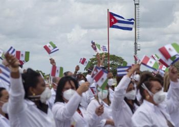 INAI pide al IMSS información sobre contratación de médicos cubanos