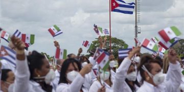INAI pide al IMSS información sobre contratación de médicos cubanos