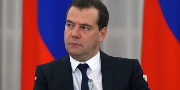 Entrega de armas israelíes a Kiev dañará relaciones con Rusia, según Medvédev