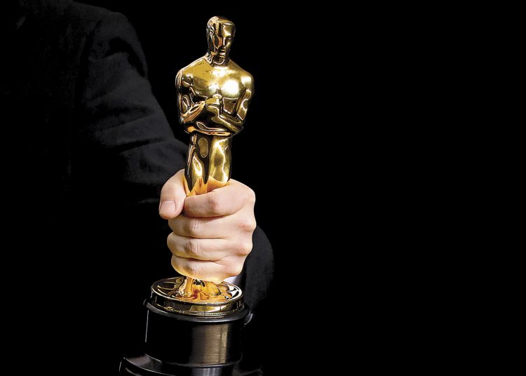 HOLLYWOOD, CA - MARCH 04: (EDITORS NOTE: Image has been digitally retouched) Academy Award winner´s hand holding an Oscar statue in the press room during the 90th Annual Academy Awards at Hollywood & Highland Center on March 4, 2018 in Hollywood, California.  (Photo by Kurt Krieger/Corbis via Getty Images)