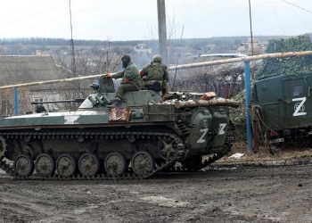 Prorrusos dicen tropas de Kiev intentan romper línea de defensa en Kreminna