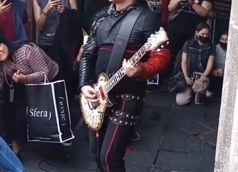 ¿Rammstein en el Zócalo? Guitarrista ofrece pequeña presentación en el centro de la CDMX
