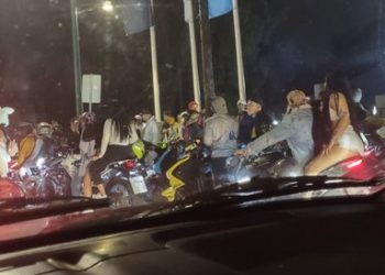 Motociclistas provocan caos vial en Reforma con Rodada del Terror