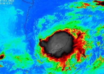 Se prevé que tormenta tropical Karl toque tierra esta noche