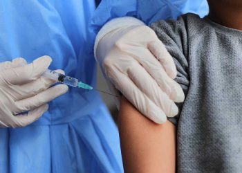 Estados Unidos autoriza refuerzo contra ómicron para este rango de edad