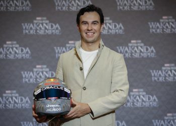 Sergio Pérez, el piloto mexicano más exitoso de la historia, continuará su carrera en la F1 con el nuevo equipo Cadillac.