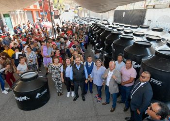 Inicia Pedro Rodríguez entrega de 3,600 tinacos a familias atizapenses para enfrentar desabasto